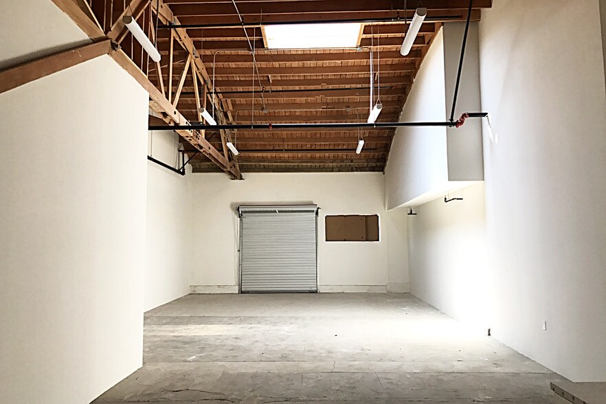 More Photos Of 3751 E Olympic Blvd, Los Angeles Office For Lease