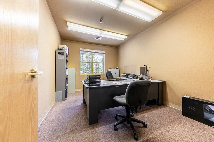 More Photos Of 10642 Pioneer Trl, Truckee Freestanding For Sale