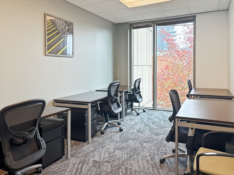 More Photos Of 21 Waterway Ave, The Woodlands Coworking Space