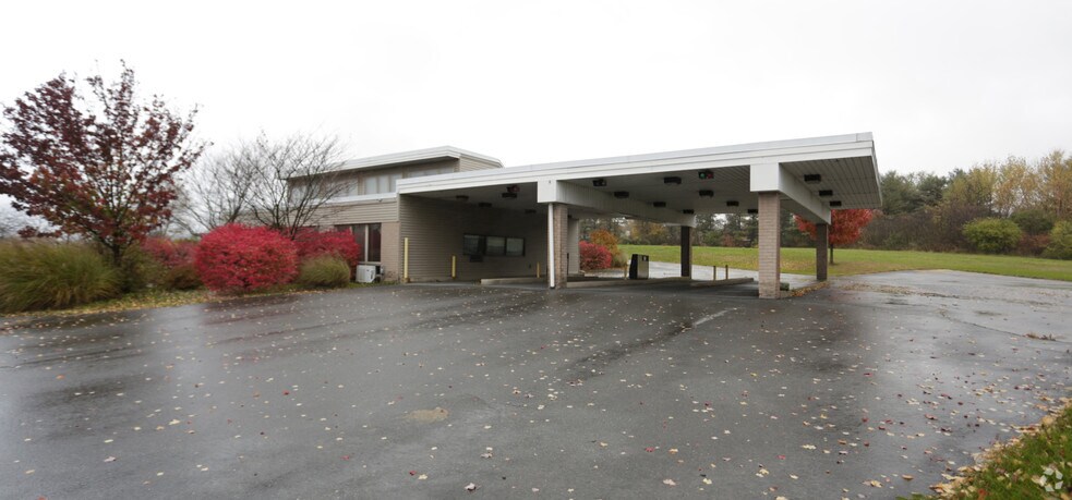 More Photos Of 5851 Nor Bath Blvd, Bath Bank For Lease