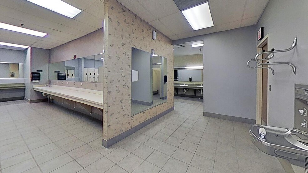 More Photos Of 119 N Washington Sq, Lansing Medical For Sale