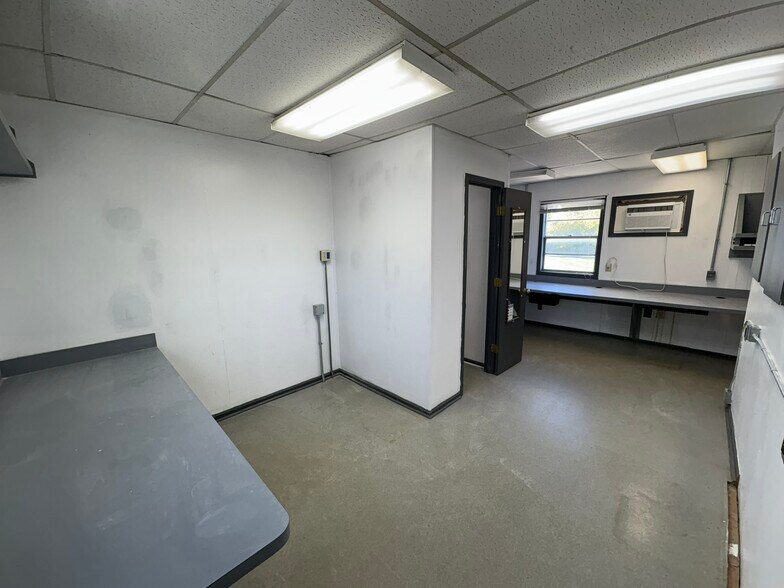 More Photos Of 1075 Lebanon Rd, Danville Warehouse For Lease