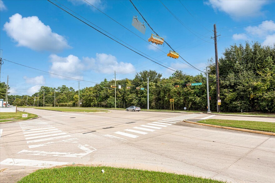 More Photos Of 20103 Aldine Westfield Rd, Humble Office For Sale