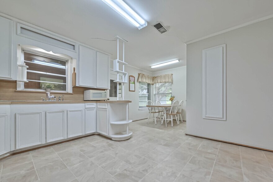 More Photos Of 8713 Wayfarer Ln, Houston Loft Creative Space For Sale