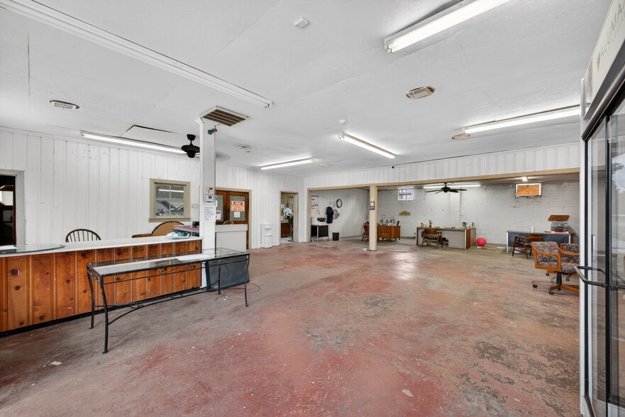 More Photos Of 910 Richland Ave E, Aiken General Retail For Lease