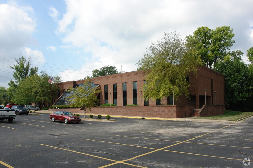 More Photos Of 9911 Shelbyville Rd, Louisville Office For Sale