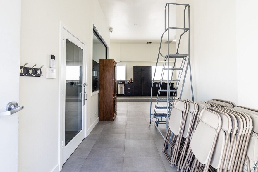 More Photos Of 723-727 N Fairfax Ave, Los Angeles General Retail For Lease