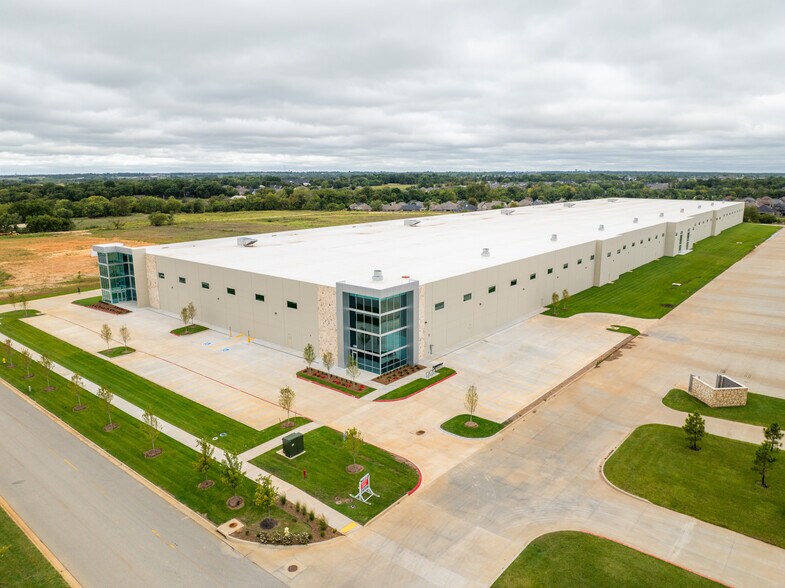 More Photos Of 4300 N Rainbow Farm Rd, Bentonville Warehouse For Lease