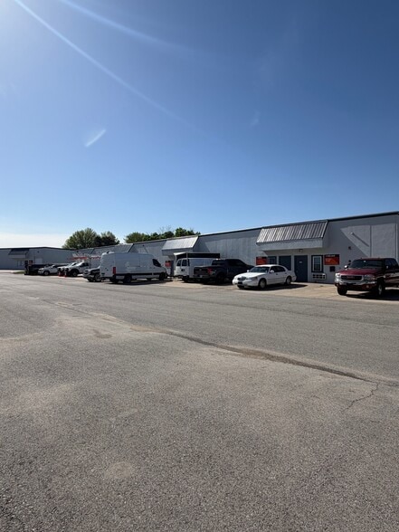 More Photos Of 11513 Strang Line Rd, Olathe Unknown For Lease