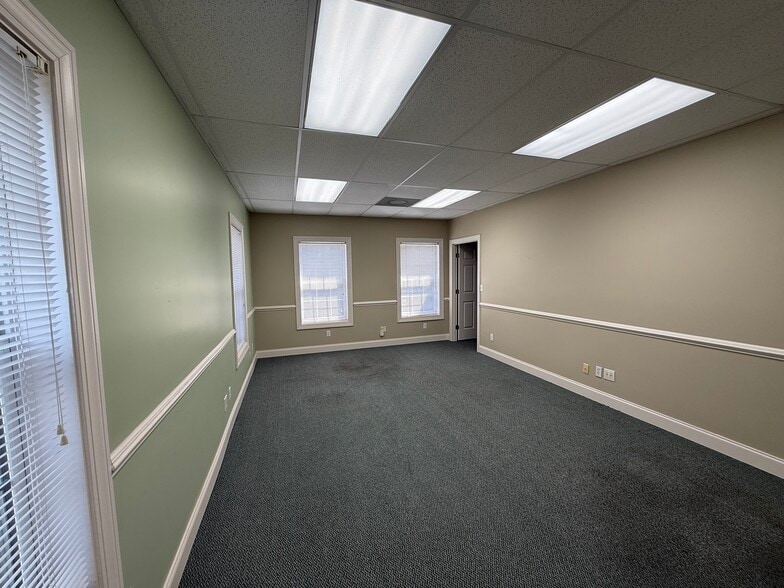 More Photos Of 7436 Forest Ct, Irmo Office For Lease