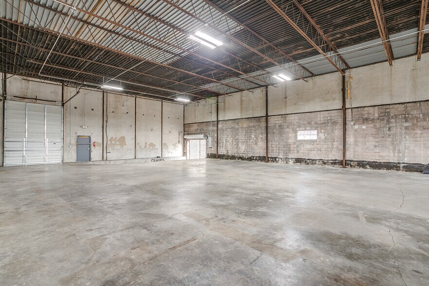 More Photos Of 1008 E 11th St, Fort Worth Warehouse For Lease
