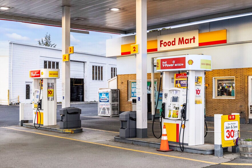 More Photos Of 992 SW Highway 97, Madras Service Station For Sale
