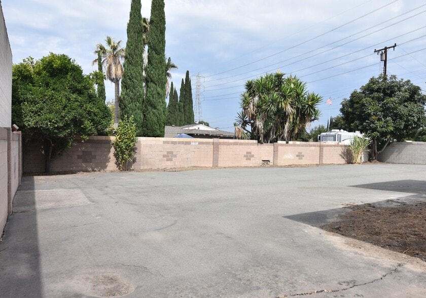 More Photos Of 1645 S Euclid St, Anaheim Light Distribution For Sale