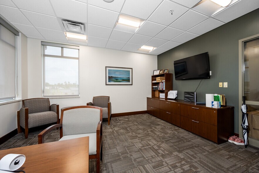 More Photos Of 3020 Orchard Park Rd, Buffalo Office For Sale