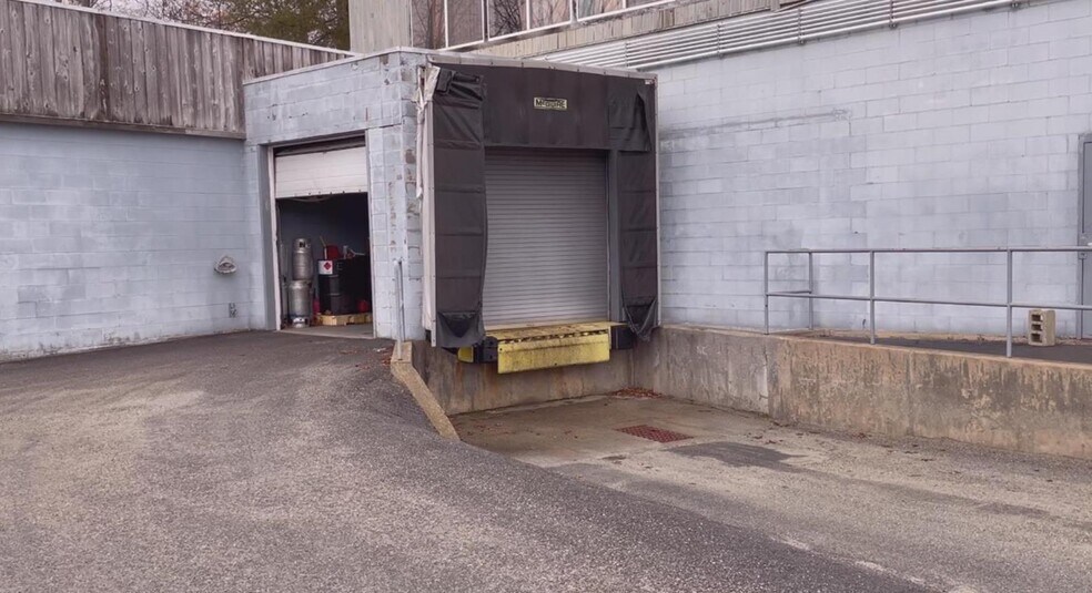 More Photos Of 17 Industrial Dr, Waterford Industrial For Sale