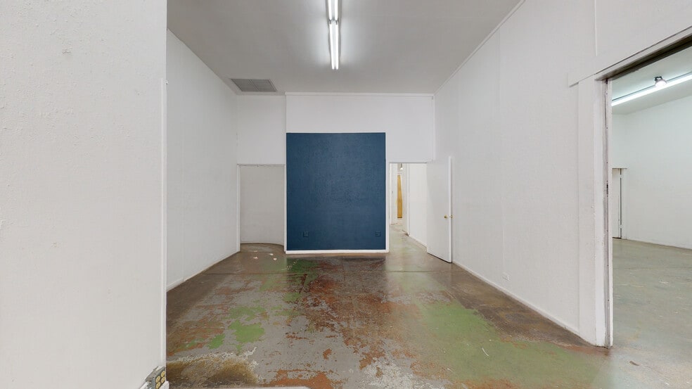 More Photos Of 13031 Montana Ave, Los Angeles Freestanding For Lease