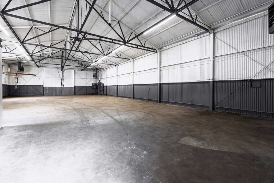 More Photos Of 10932 Vulcan St, South Gate Warehouse For Sale