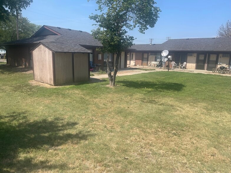 More Photos Of 410 N Fisher St, Glasco Apartments For Sale