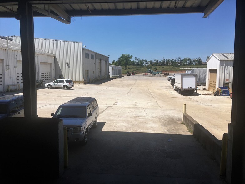 More Photos Of 195 Lisle Industrial Ave, Lexington Warehouse For Lease