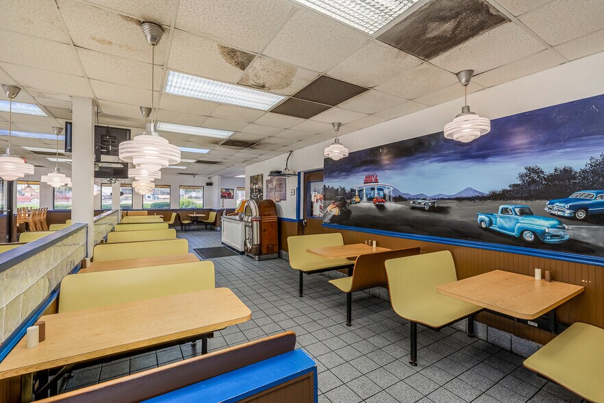 More Photos Of 497 E Blackstock Rd, Spartanburg Restaurant For Lease