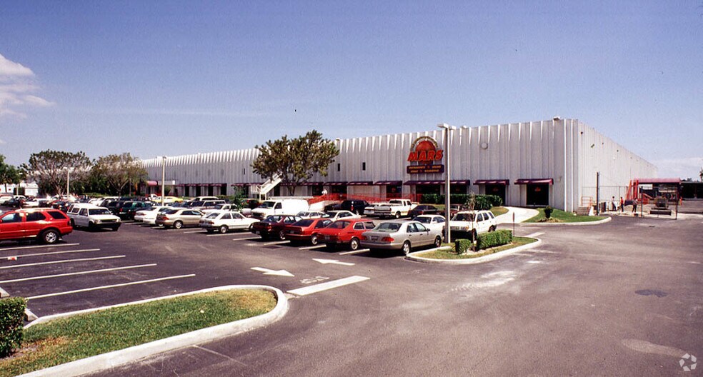 More Photos Of 5300 N Powerline Rd, Fort Lauderdale Warehouse For Lease