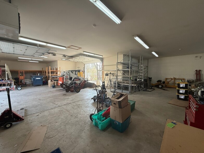 More Photos Of 1262 S Bridge St, Yorkville Service For Sale