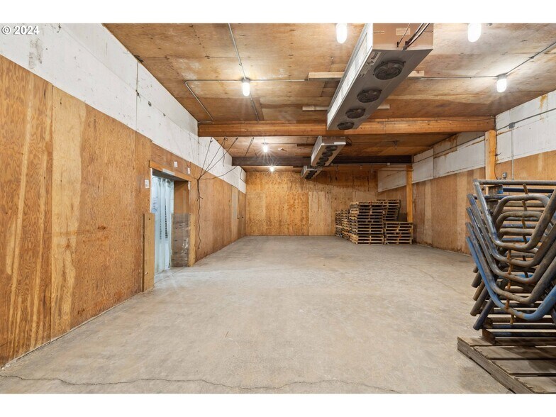 More Photos Of 665 Hemlock Ave, Coos Bay Refrigeration Cold Storage For Sale