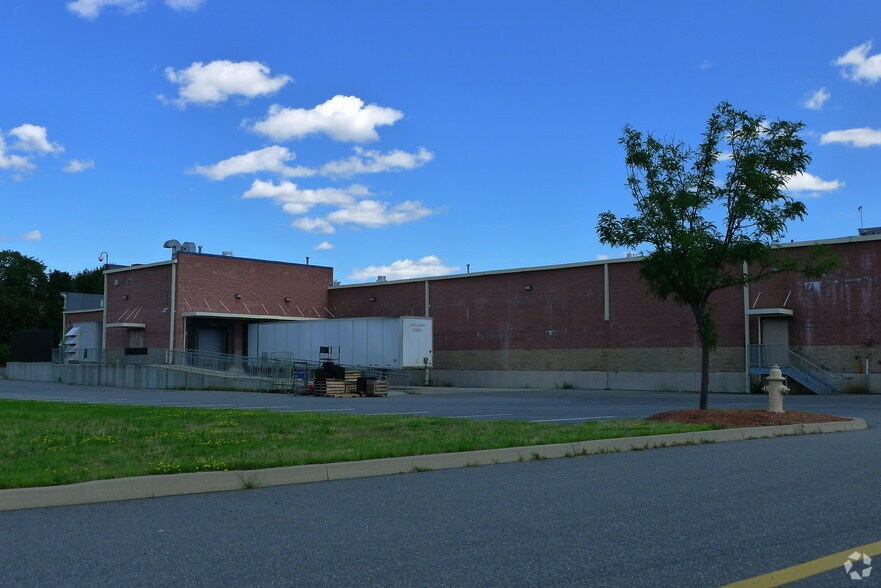More Photos Of 50 Cambridge St, Worcester Supermarket For Lease