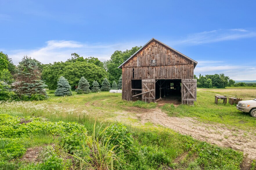 More Photos Of 216 Long Plain Rd, South Deerfield Specialty For Sale