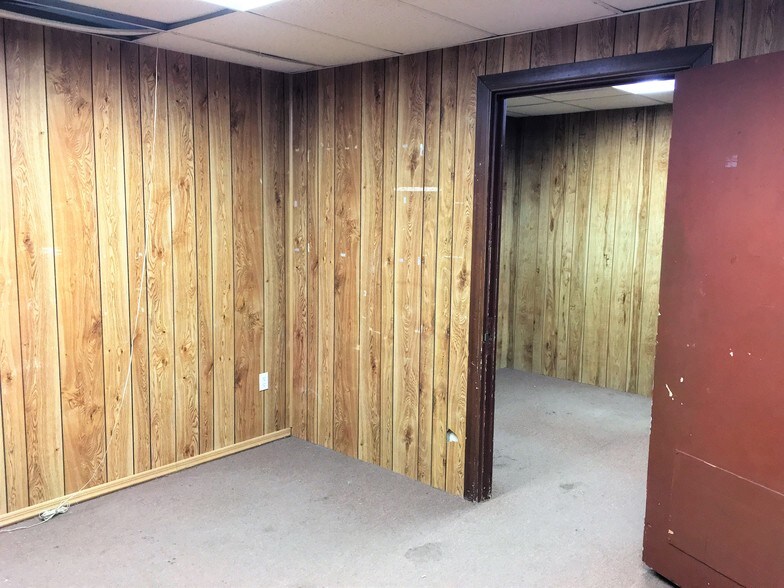More Photos Of 620 N Edgemoor St, Wichita Warehouse For Sale