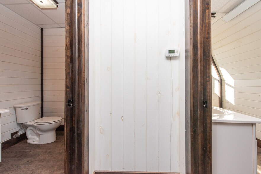 More Photos Of 13603 38th St SW, Belfield Flex For Lease