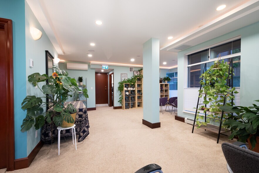 More Photos Of 3711-3763 Delbrook Ave, North Vancouver General Retail For Lease