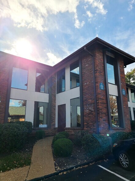 More Photos Of 101-279 Clarkson Executive Park, Ellisville Office For Lease