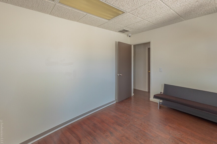 More Photos Of 1095 E Indian School Rd, Phoenix Loft Creative Space For Sale