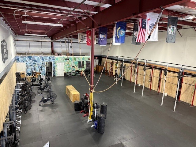 More Photos Of 6911 Bryan Dairy Rd, Largo Warehouse For Lease