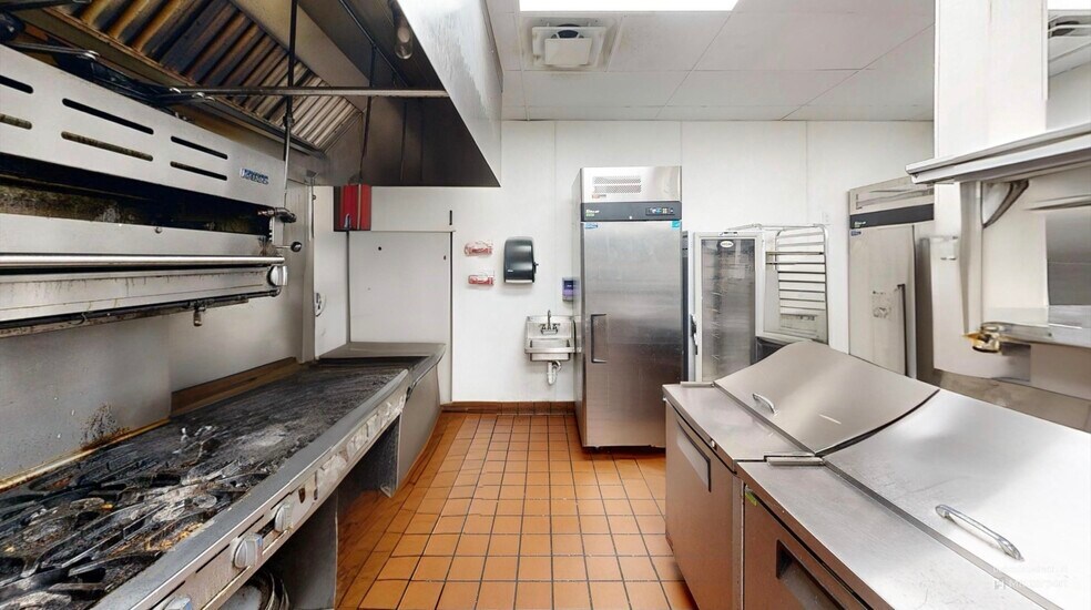 More Photos Of 1509 3rd Ave, Huntington Specialty For Sale