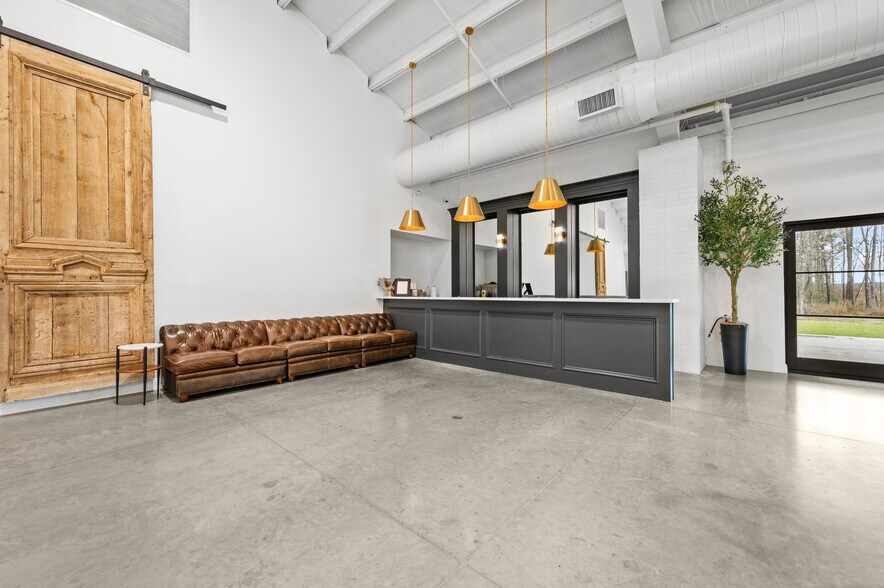 More Photos Of 6644 TX-61, Anahuac Theater Concert Hall For Sale