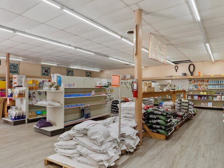 More Photos Of 721 Fremont St, Kiel Service Station For Sale