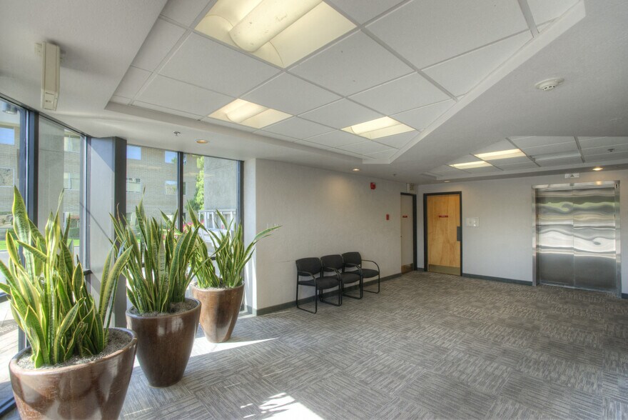 More Photos Of 9327 N 3rd St, Phoenix Medical For Lease