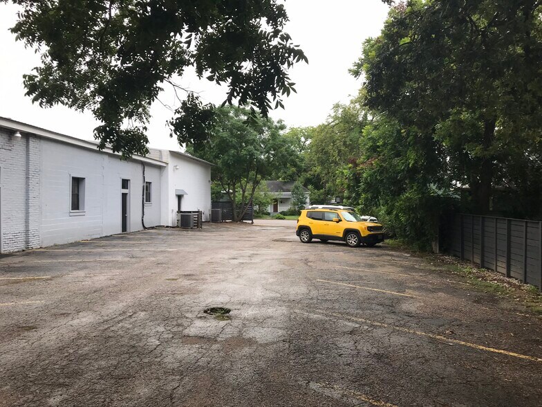 More Photos Of 1408 E 13th St, Austin Loft Creative Space For Lease