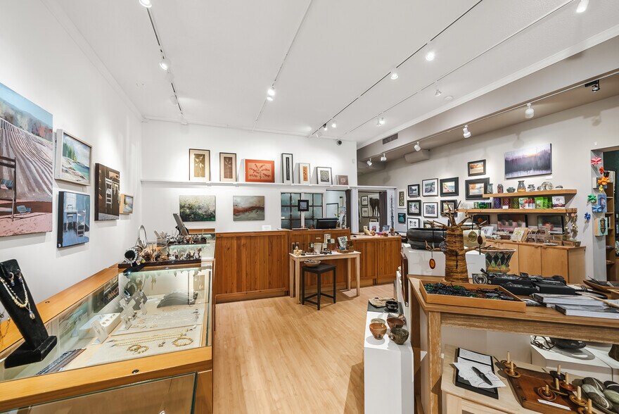More Photos Of 611 Grand Ave, Saint Paul Storefront For Sale