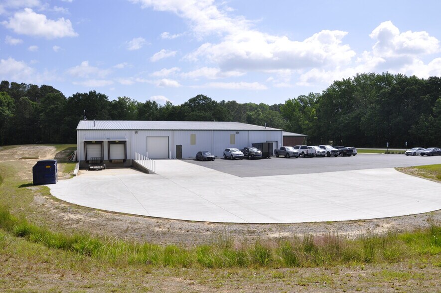 More Photos Of 840 White Hill Rd, Sanford Warehouse For Lease
