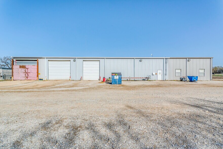 More Photos Of 3997 N US Highway 287, Alvord Warehouse For Lease