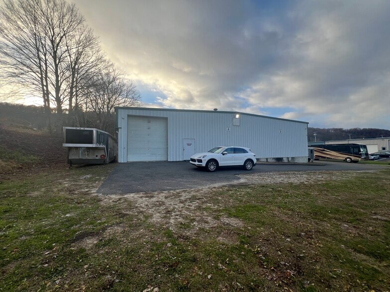 More Photos Of 571 Danbury Rd, New Milford Auto Repair For Sale