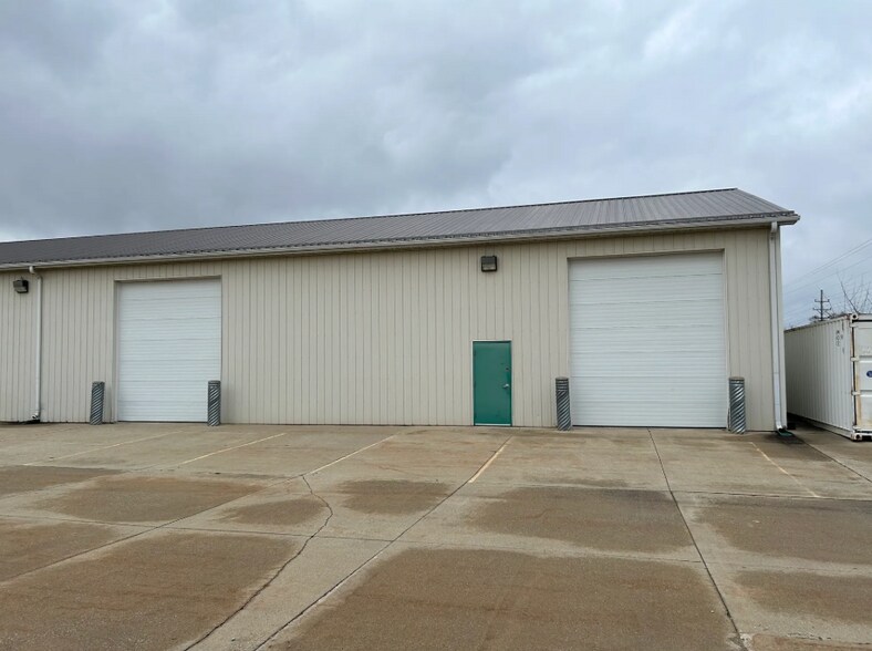 More Photos Of 877 Whitney Dr, Lapeer Warehouse For Lease