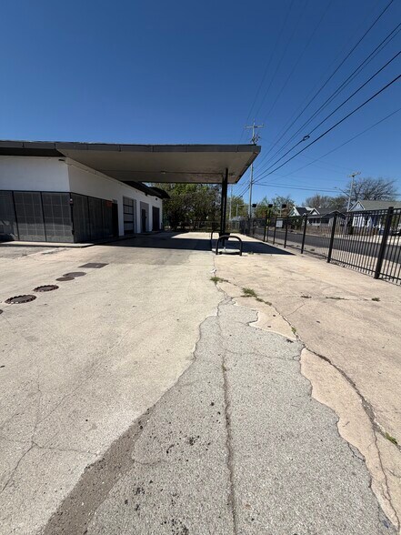More Photos Of 1850 E Houston St, San Antonio Auto Repair For Lease