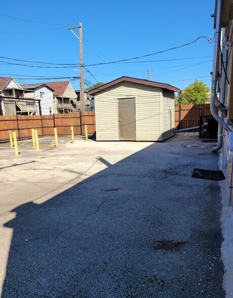 More Photos Of 516-520 E 43rd St, Chicago Storefront Retail Office For Lease