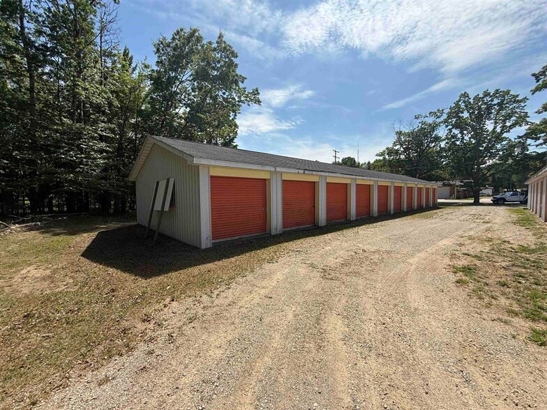 More Photos Of 307 S Bringold Ave, Lake Self Storage For Sale