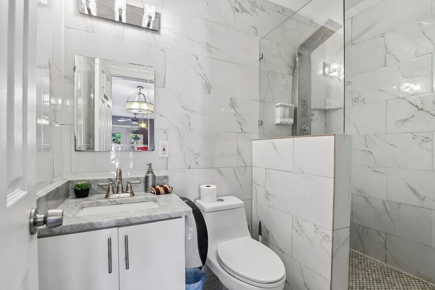 More Photos Of 421 Howard St, San Antonio Hospitality For Sale