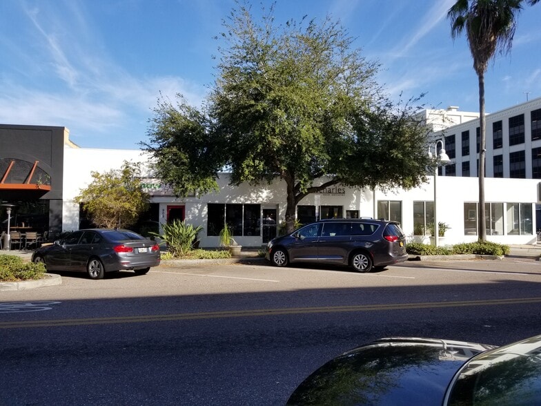 More Photos Of 905-909 Central Ave, Saint Petersburg Storefront For Lease